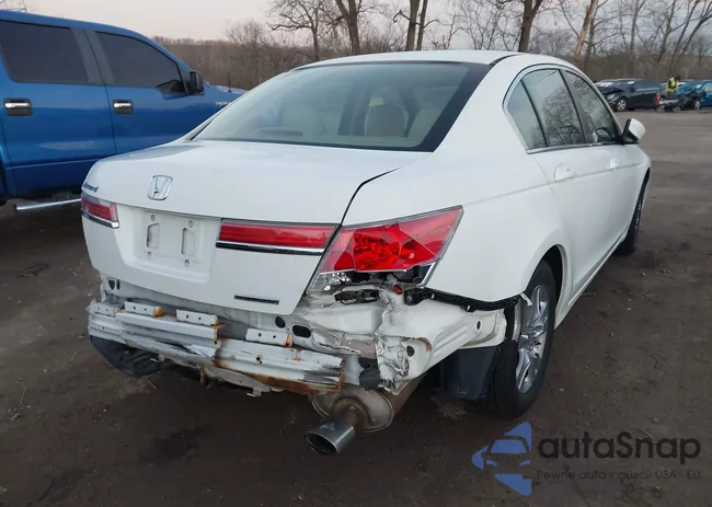 1HGCP2F67CA157069: 44144217