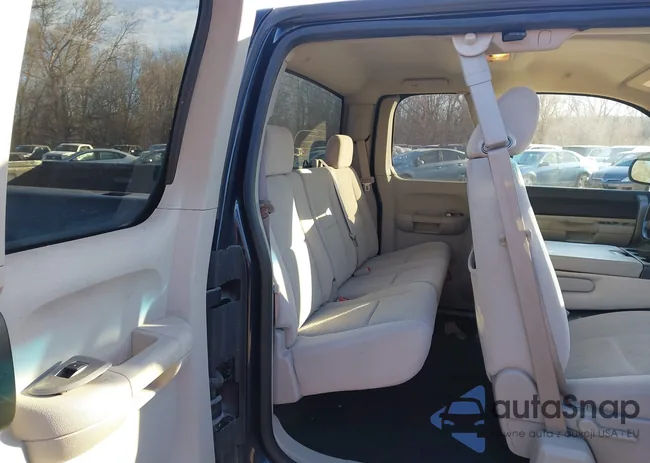 2GCEC19J281207942: 44144264