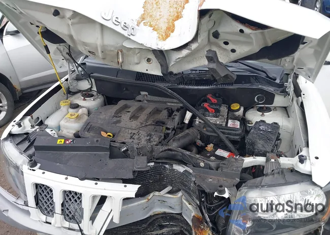 1C4NJDEB2GD758235: 44144279