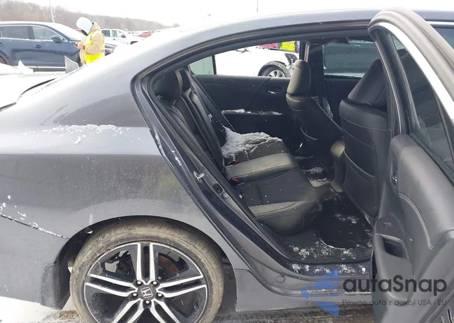 1HGCR2F5XGA204229: 44144312