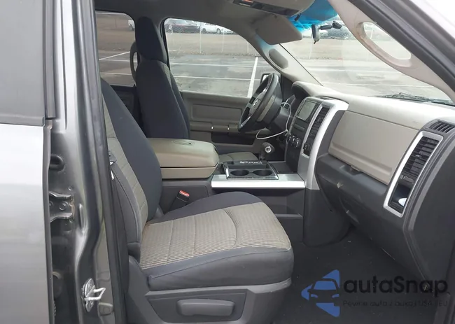 1D3HB18T79S703668: 44144395