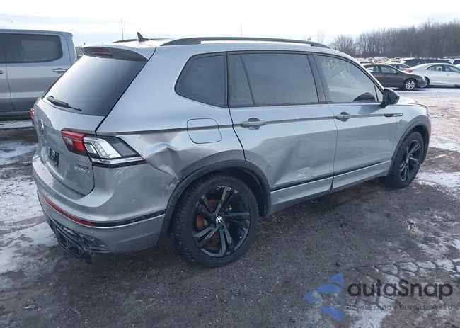 3VV8B7AX2PM000592: 44145831