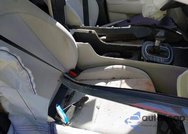 KM8HB3AB3SU300587: 44145228