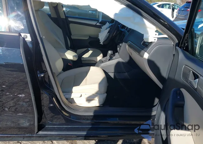 3VWDB7AJ3JM207828: 44145233