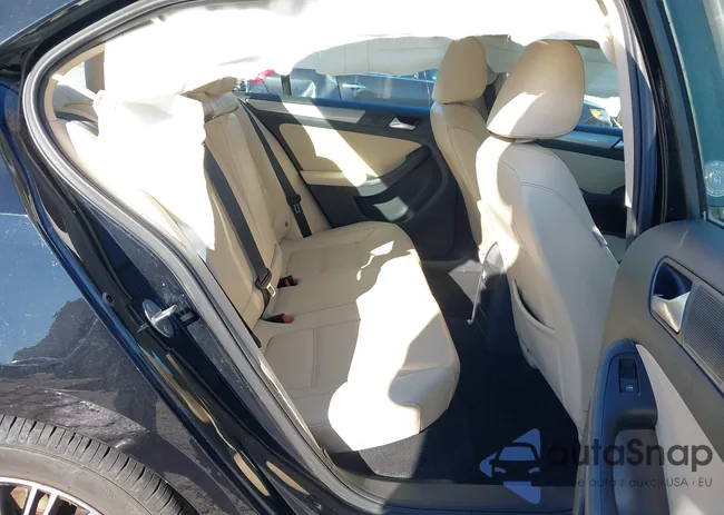 3VWDB7AJ3JM207828: 44145233