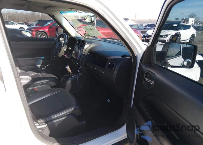 1C4NJRFB8HD194992: 44146494