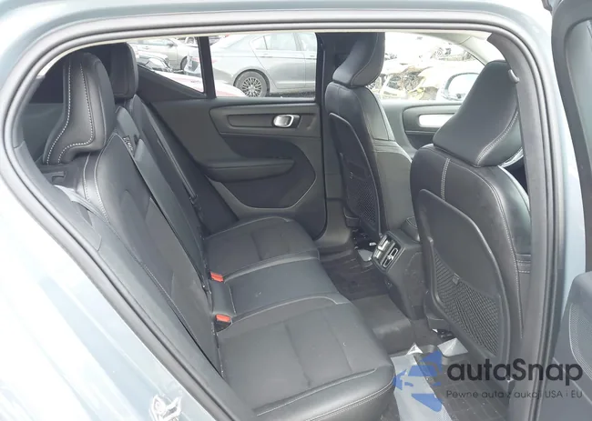 YV4162UK8L2335796: 44146899