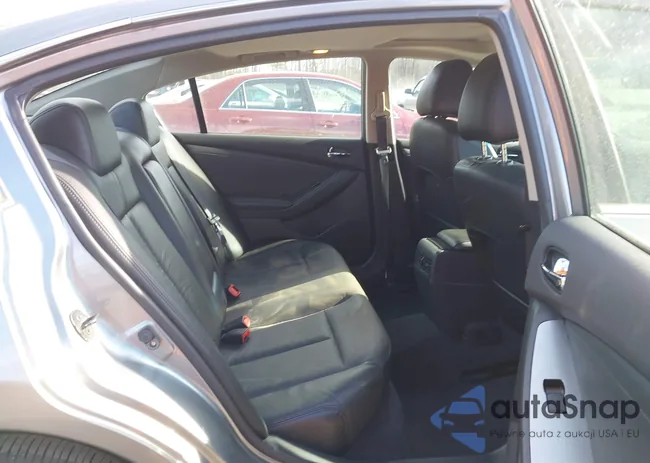 1N4AL21E88N426069: 44146134