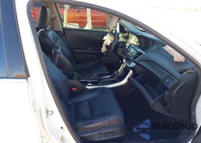 1HGCR3F83FA019681: 44146352