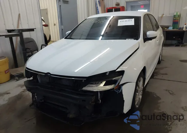 3VW2B7AJ7JM261236: 44146415