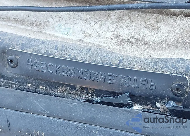 4S2CK58W3X4373196: 44146430