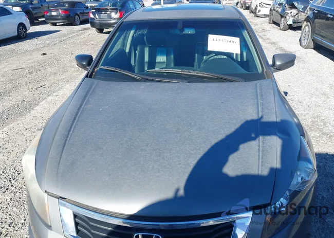 1HGCP3F82AA010422: 44147606