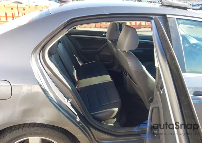 3VWRZ71K69M159358: 44147784