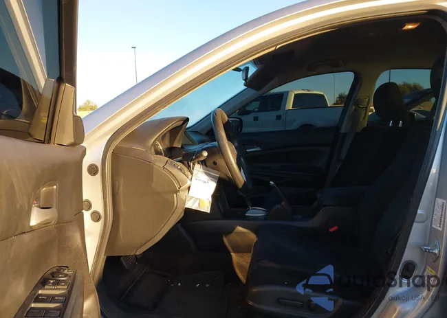 1HGCP2F46BA120155: 44147859