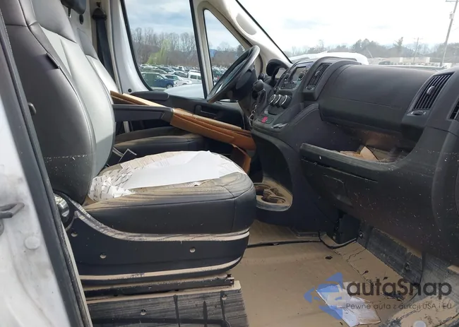 3C6TRVDG2JE118932: 44147332