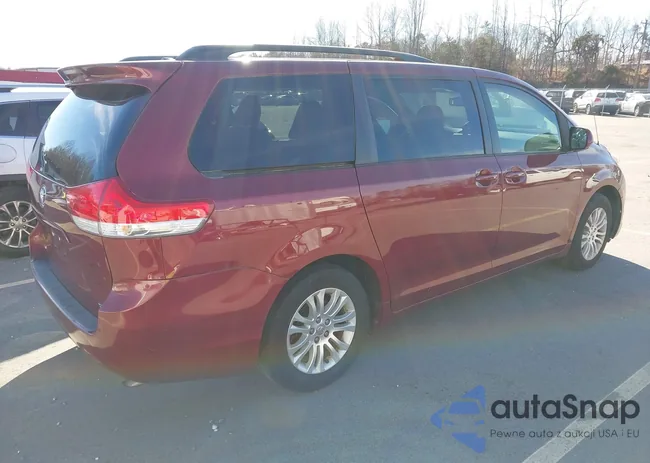 5TDYK3DC0ES472884: 44148165