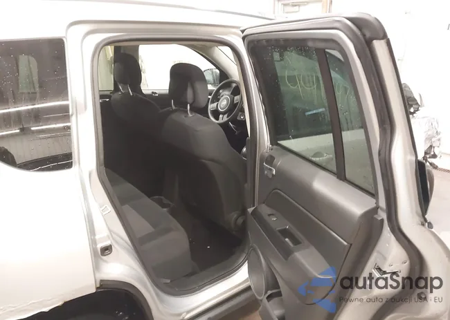 1C4NJCBA8DD102400: 44149760