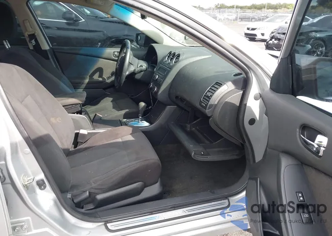 1N4AL2AP3CN568033: 44149781