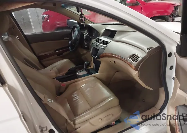 1HGCP3F8XAA025430: 44149801