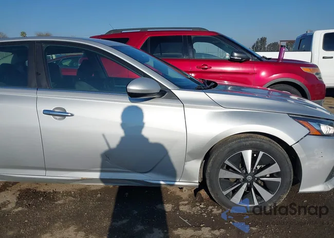 1N4BL4DV1MN334582: 44149096