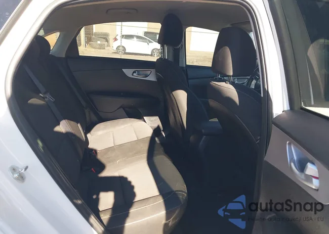 3KPF24AD9NE476551: 44152632