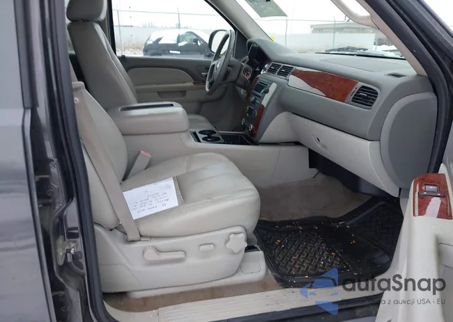 1GNUKBE02AR262493: 44152694