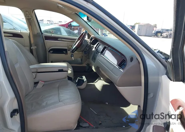 1LNHM82W25Y629013: 44152889