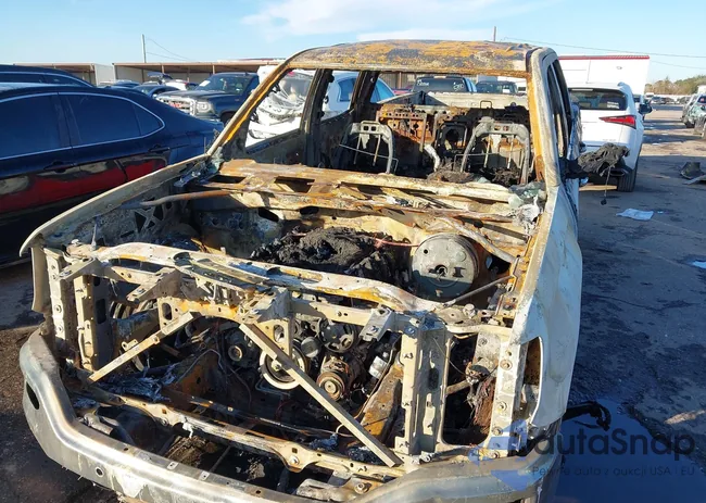 3GTU1NER9JG247372: 44153017