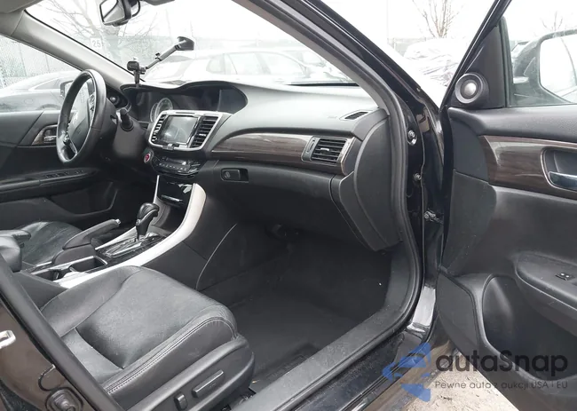 1HGCR3F09HA018094: 44152119