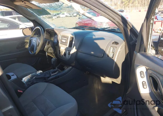 1FMYU03146KA76843: 44152231