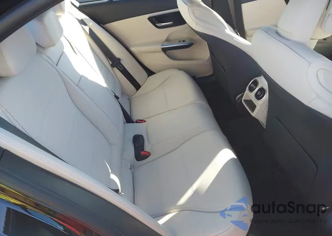 W1KAF4HB5SR253285: 44152293