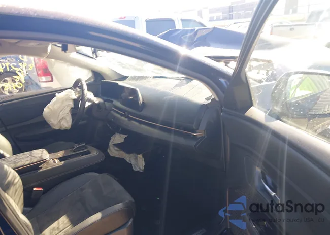 JN1CF0BB9RM742903: 44152374