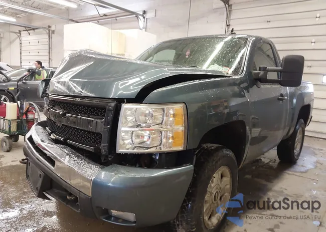 1GCPKSE00AZ252633: 44153571