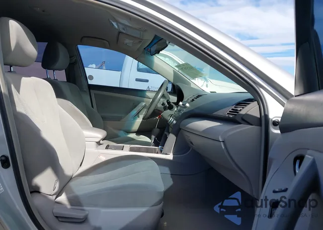 4T4BE46KX9R103329: 44153670