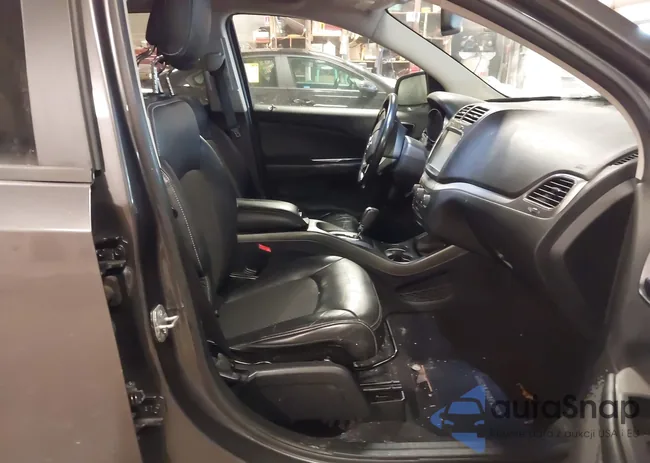 3C4PDCGB0ET261568: 44153797