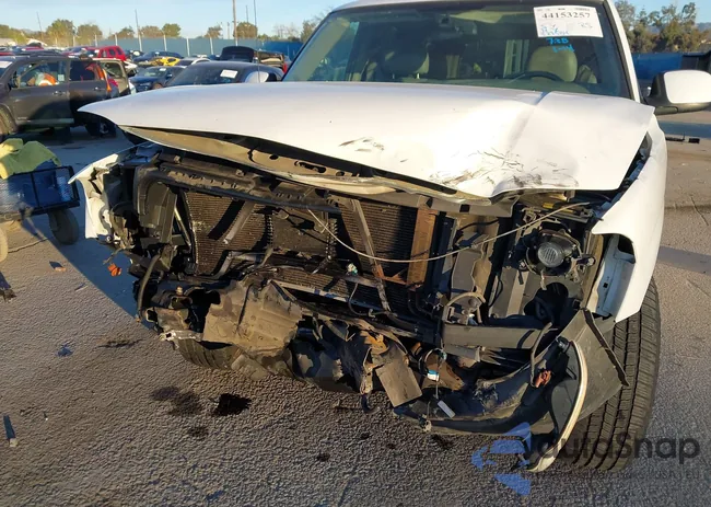 1GKFK66UX5J105796: 44153257