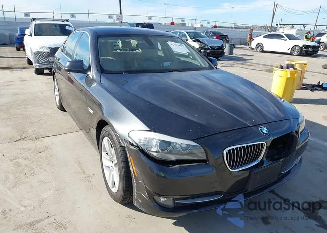 WBAXG5C53CDW93946: 44153385