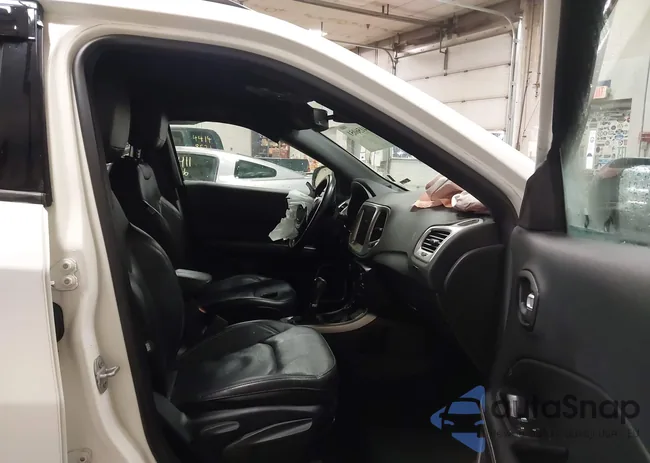 3C4NJDEB8MT589358: 44156051