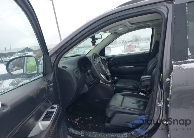 1C4NJDEBXGD768009: 44156786