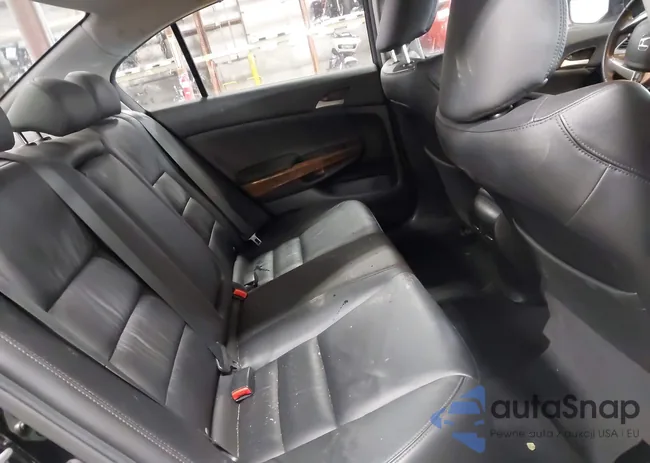 1HGCP2F89BA804300: 44156918