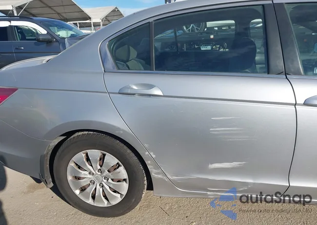 1HGCP2F30AA136471: 44157608