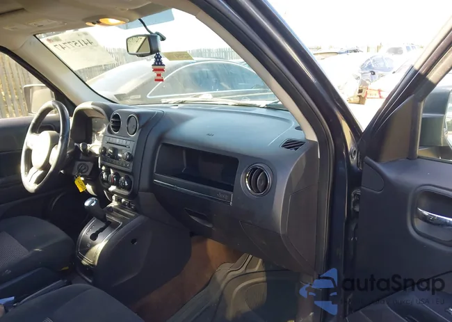 1C4NJRFBXED821106: 44157747