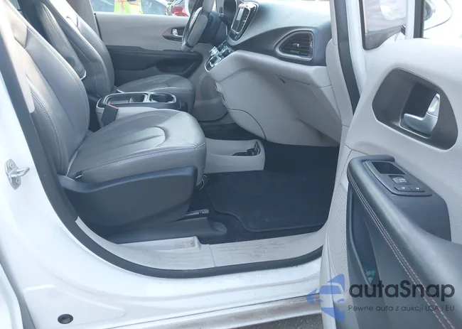 2C4RC1FG1JR114489: 44157854