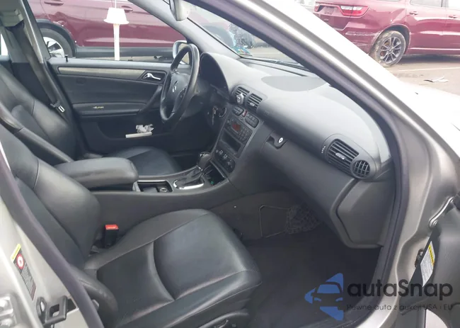 WDBRF40JX3A531323: 44157103