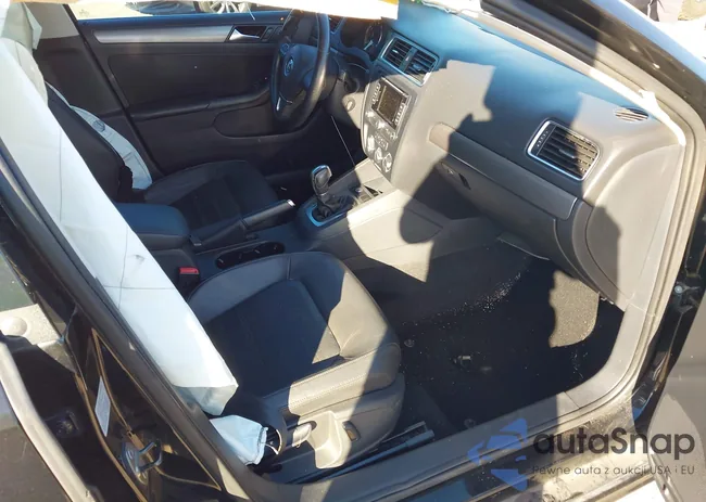 3VWL07AJ4EM440351: 44157369