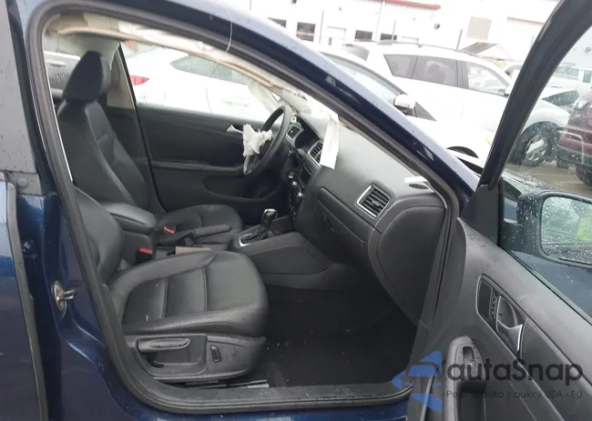 3VWD17AJ8EM368894: 44158773