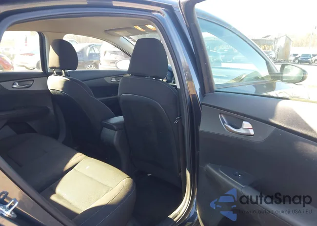 3KPF24AD0LE158637: 44158814