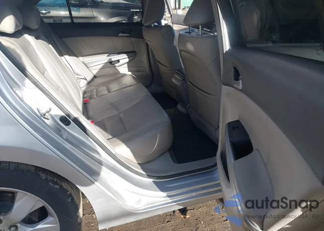 1HGCP268X9A153141: 44158075