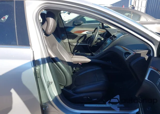 3LN6L2J92DR822228: 44159885