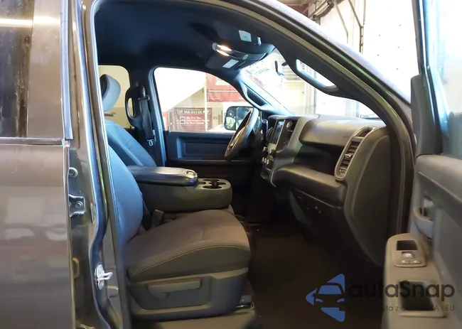 3C6UR5CL5MG654317: 44159973